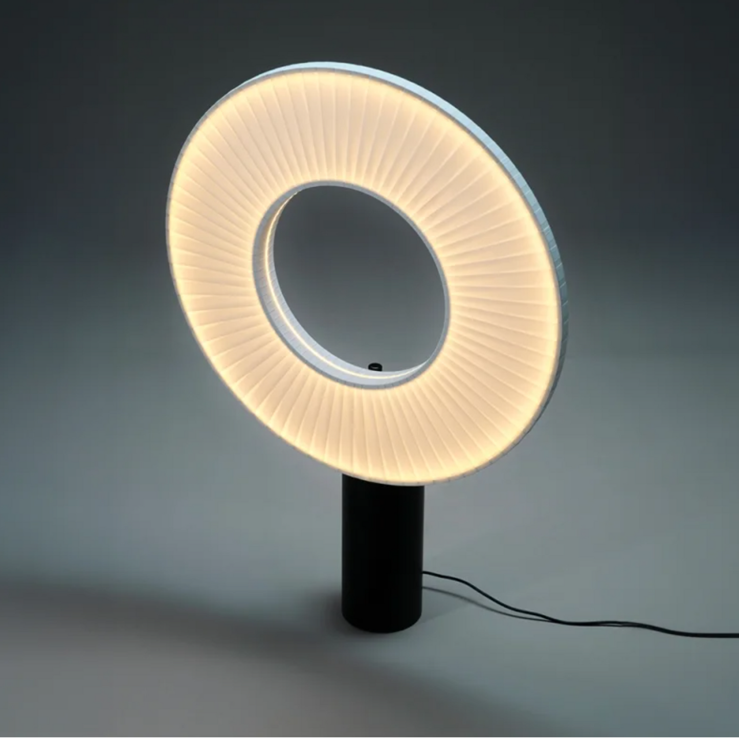 Lampe sur pied de table - Scandinave, Élégance et Lumière Douce