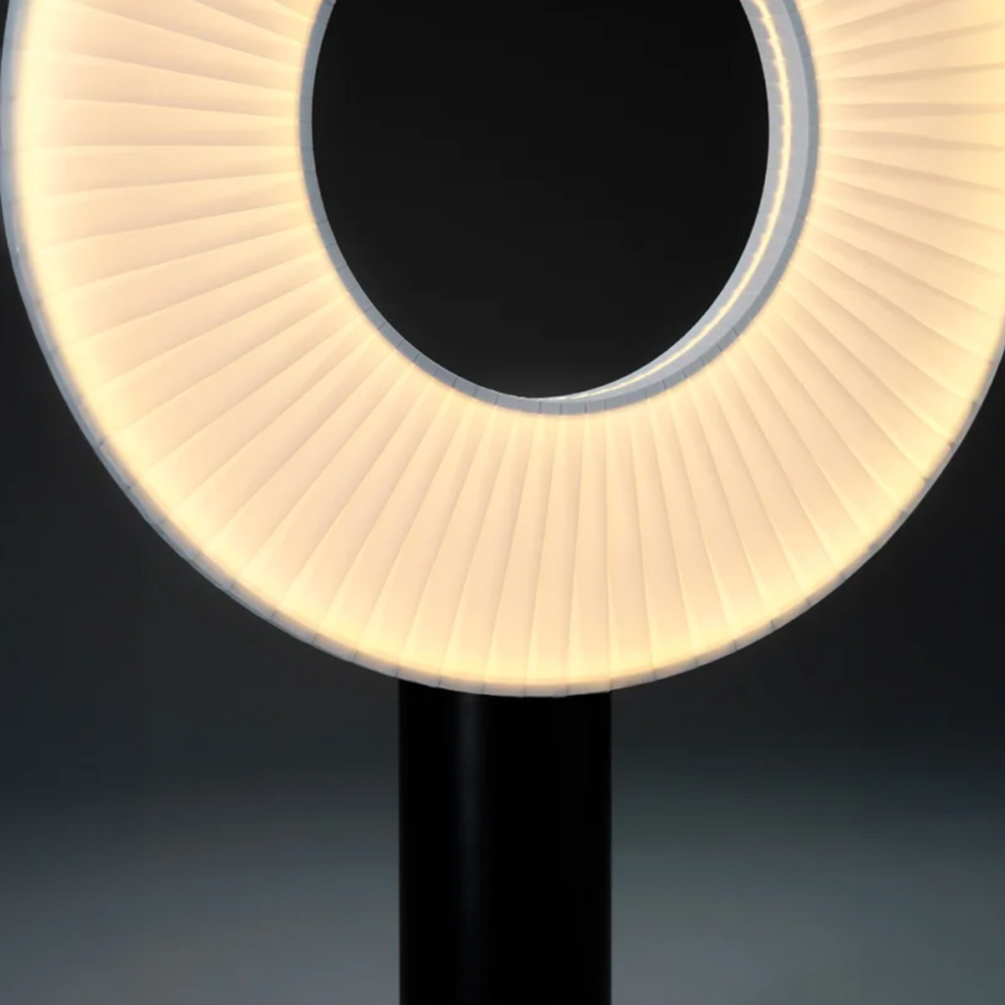 Lampe sur pied de table - Scandinave, Élégance et Lumière Douce